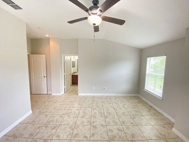Building Photo - 6610 S Goldenrod Rd