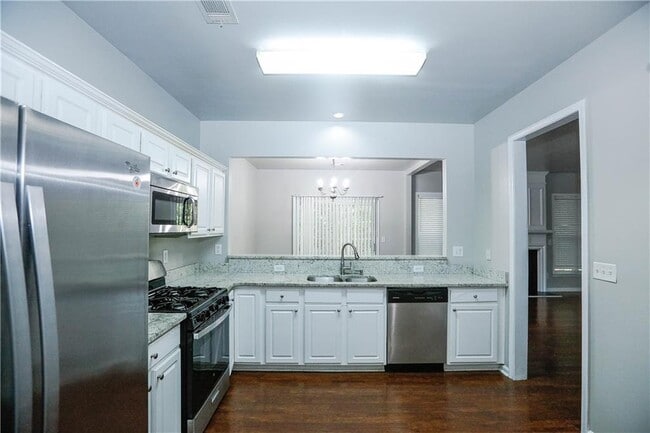 Building Photo - 2388 Fairlie Dr