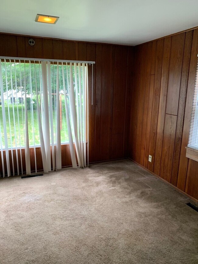 Building Photo - Affordable Two Bedroom Ranch