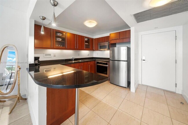 Building Photo - 2301 Collins Ave