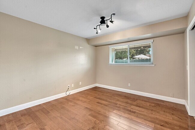 Building Photo - 1808 Cougar Ln