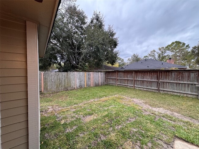 Building Photo - 2827 Parkwood Manor Dr