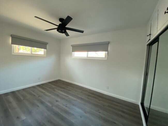Master bedroom - 17423 Burbank Blvd