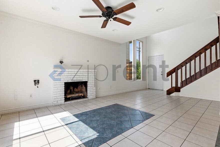 Building Photo - 23913 Parkland Ave