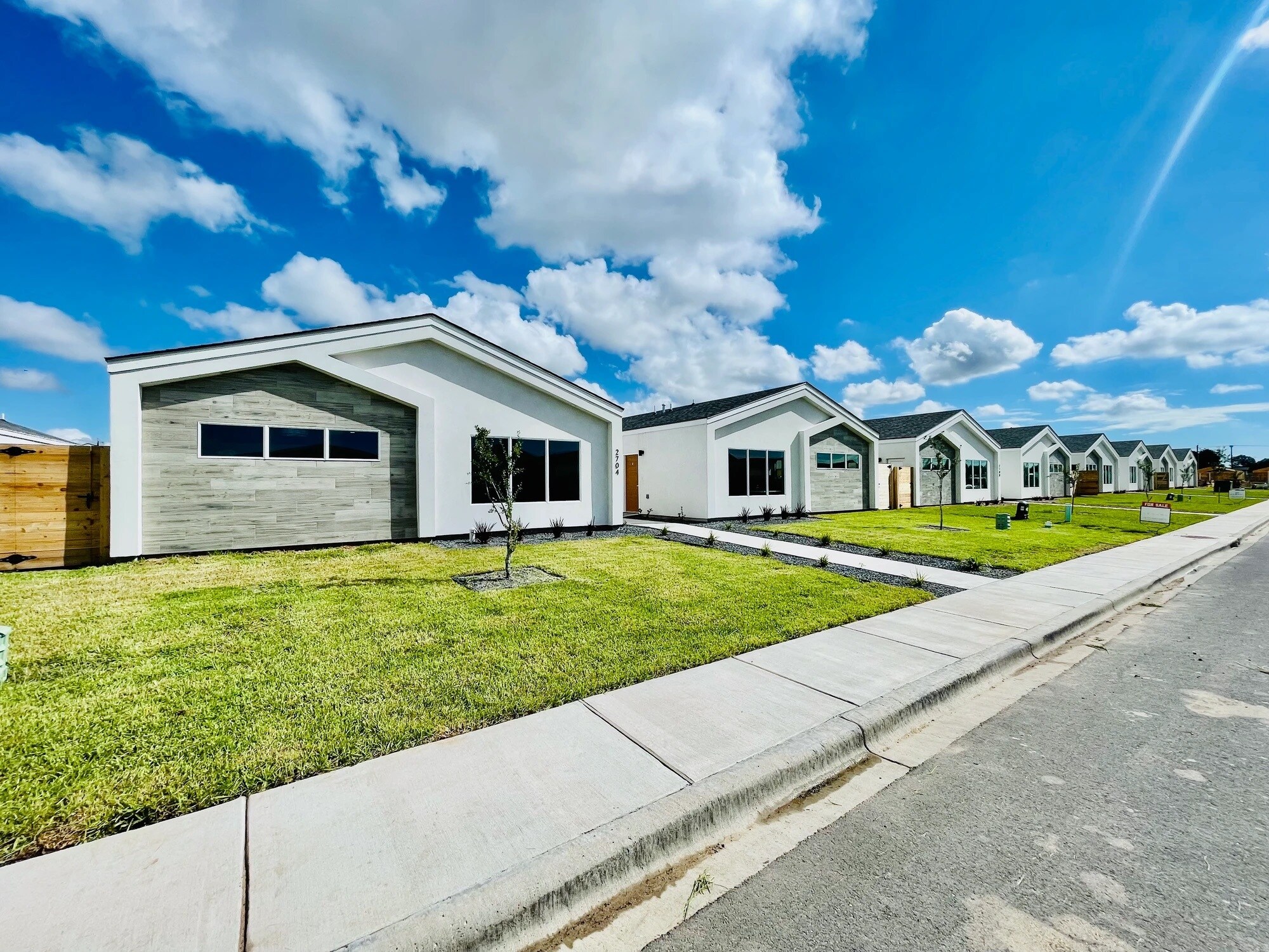 Building Photo - 2704 Brownjay Rd