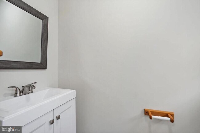 Building Photo - 8552 Southlawn Ct