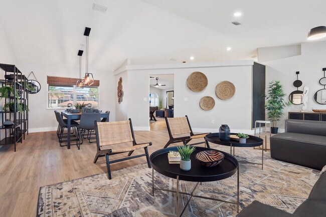 Building Photo - 6 Clinton Ct N