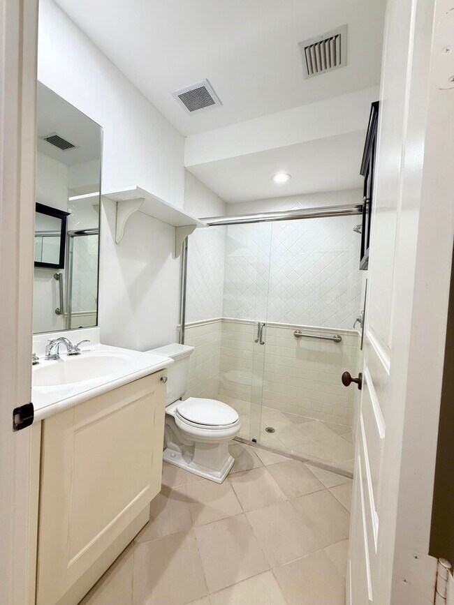 Building Photo - 319 Flamingo Dr