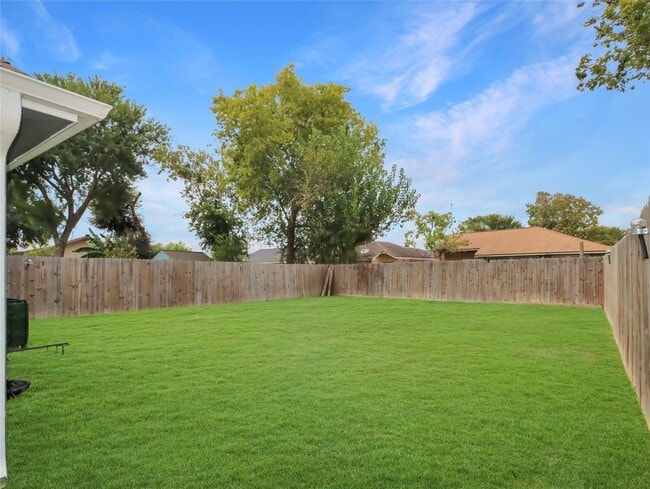 Building Photo - 5622 Lycomb Dr