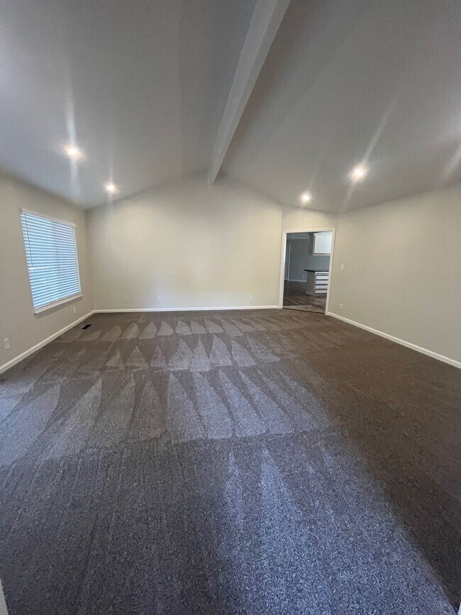 Building Photo - Updated 4 Bedroom 2.5 Bathroom Large Single Family Home located in Northeast Santa Rosa