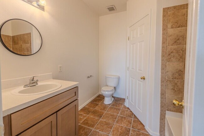 Building Photo - $500.00 MOVE-IN CREDIT TOWARDS FIRST MONTH RENT!!!!!!!! Beautiful Santa Rita Townhome in Sahuarita!!