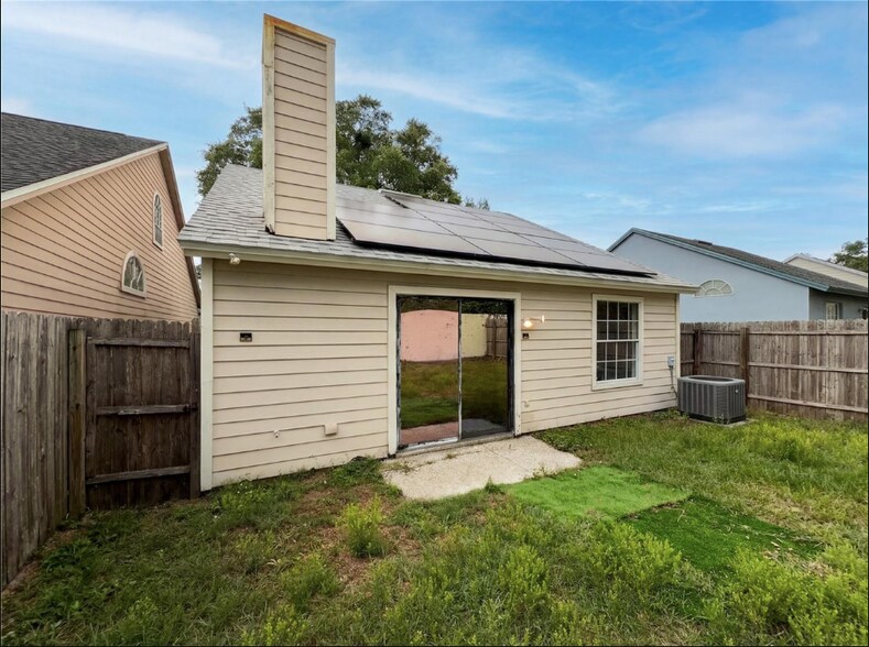 Building Photo - 1696 Chatham Cir