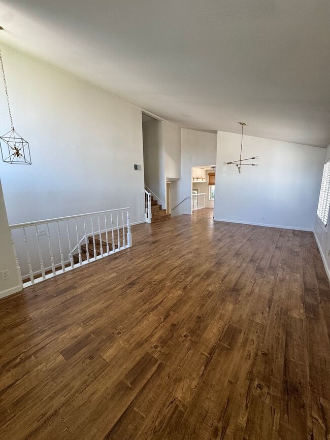 Building Photo - Light-Filled Home with Resort-Style Backyard in Thousand Oaks