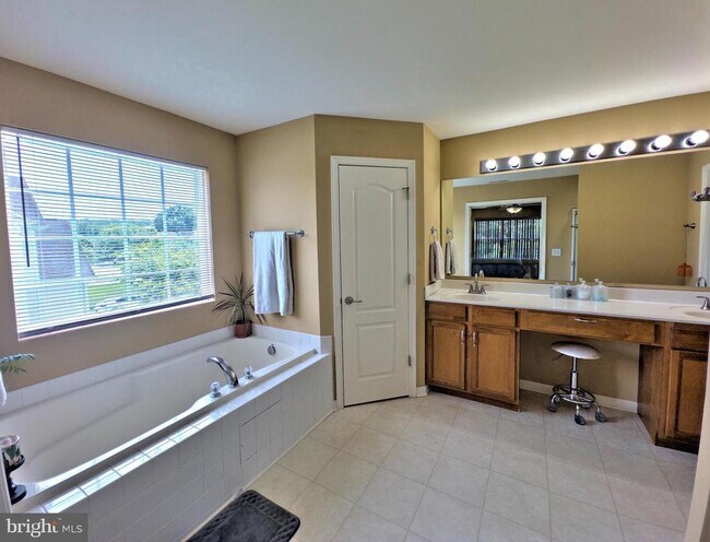 Building Photo - 161 Belfry Dr