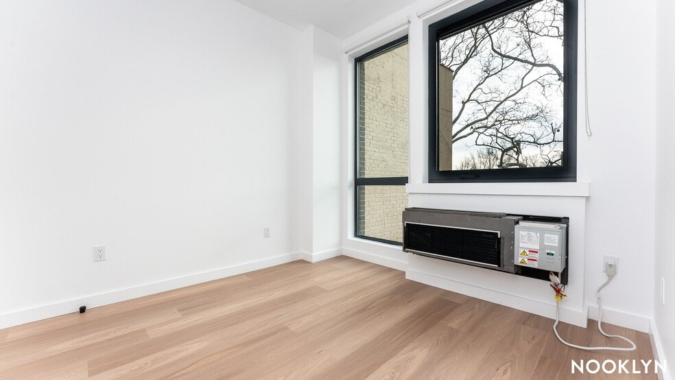 Building Photo - 654 Madison St