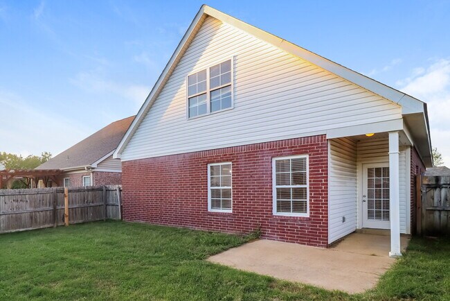 Building Photo - 9885 White Poplar Dr