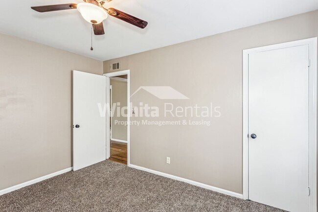 Building Photo - 2 bedroom 1 bath home