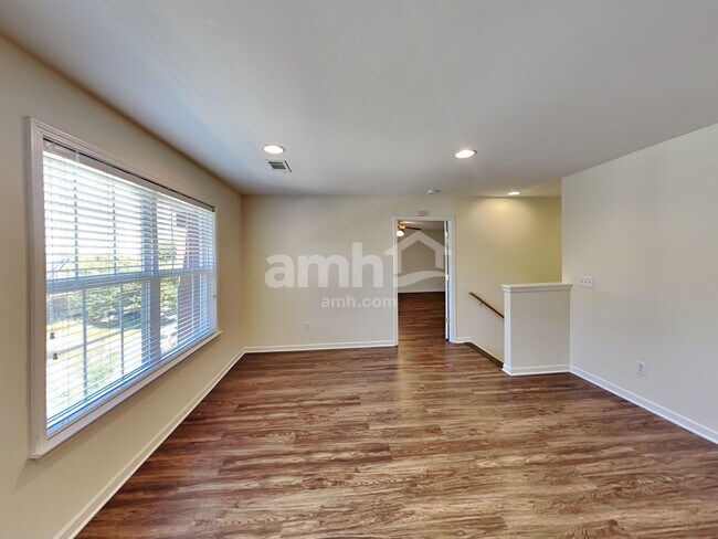 Building Photo - 420 Laurel Hills Dr