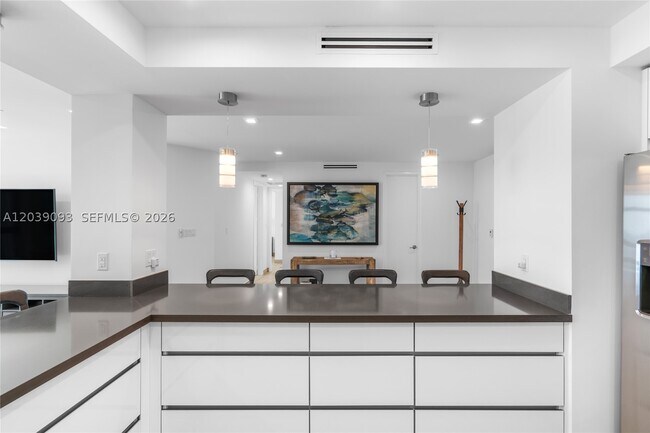 Building Photo - 5055 Collins Ave