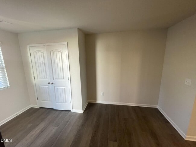 Building Photo - 1097 Peony Ln