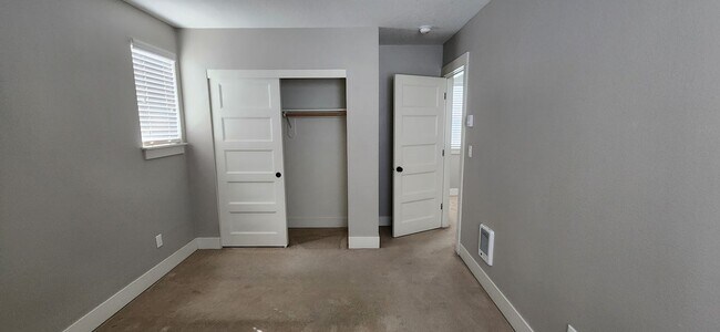 Building Photo - 4417 N Gantenbein Ave