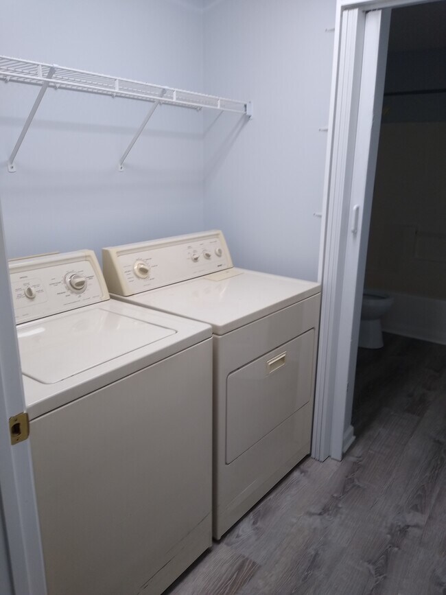 Building Photo - 103 Pinewood Dr