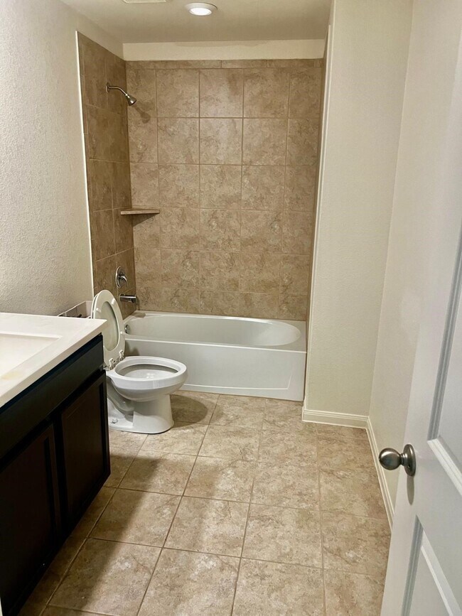 Building Photo - 6159 El Oro Dr
