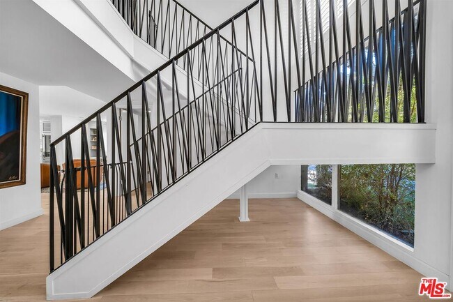 Building Photo - 2324 Banyan Dr