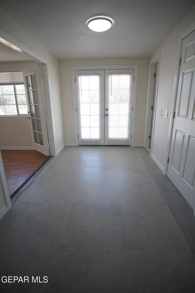 Building Photo - 4573 Bobolink Way