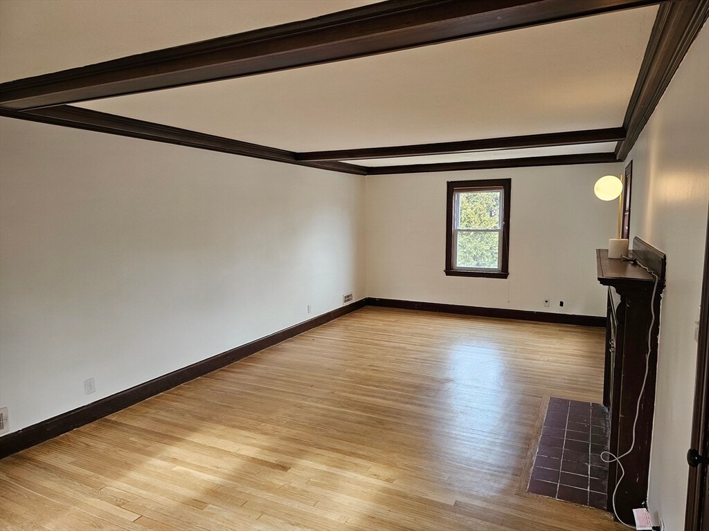 Building Photo - 419 Pond St