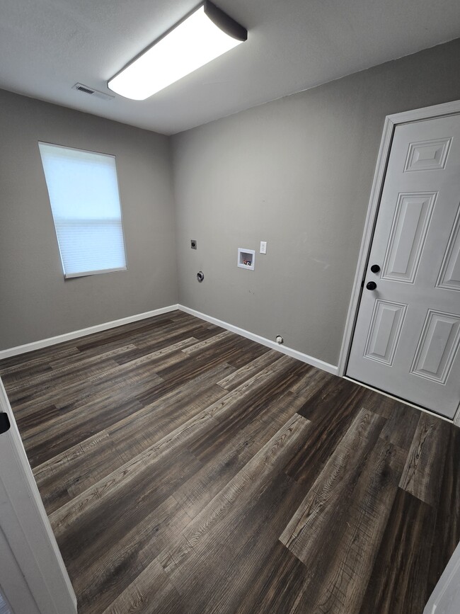 Building Photo - 2908 Vimy Ridge Ave