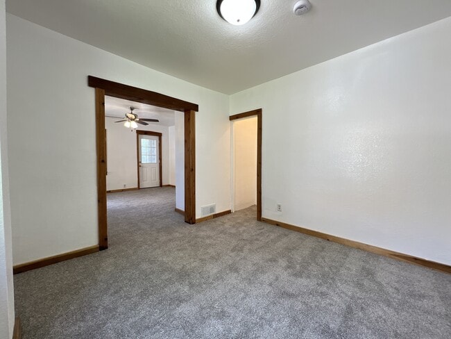 Building Photo - 943 High Bluff St