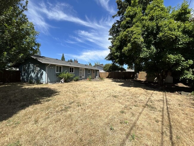 Building Photo - Charming Single-Level 3 Bedroom Home with Spacious Fenced Backyard, Landscaping Included & Great ...
