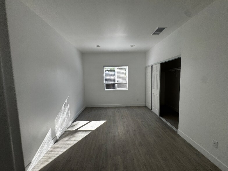 Building Photo - 1319 N Stoddard Ave