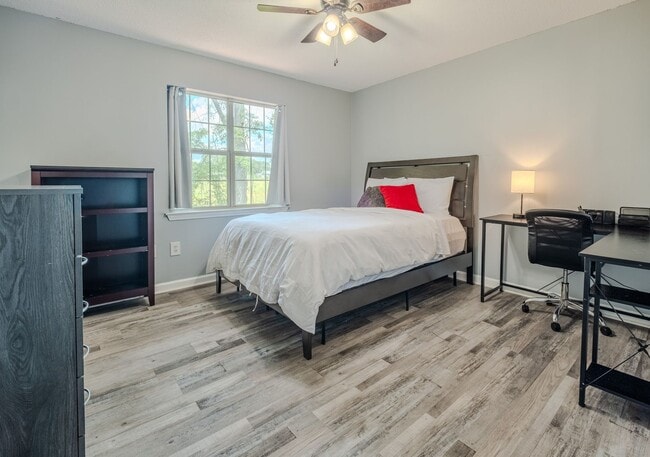 Building Photo - Fully Furnished 2 Bedroom, 2.5 Bath Townhome Near UGA – Move-In Ready!