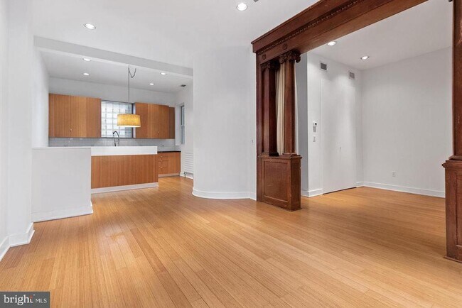 Building Photo - 727 S 7th St