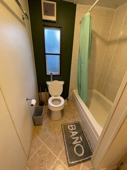 Building Photo - 107 Mary Ln