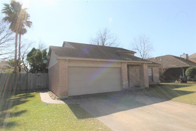 Building Photo - 4611 Silver Fox Dr