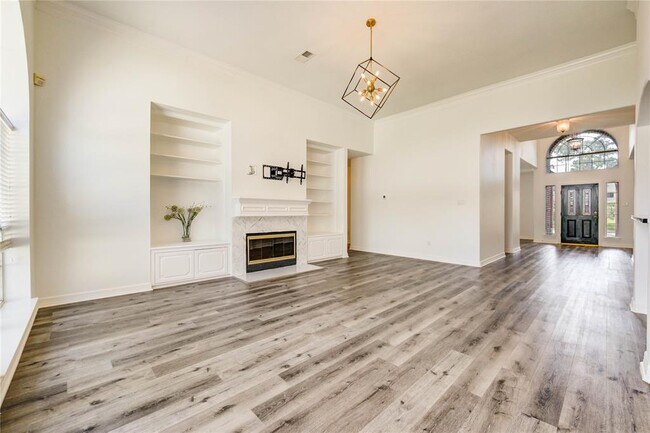 Building Photo - 8803 Memorial Creek Dr
