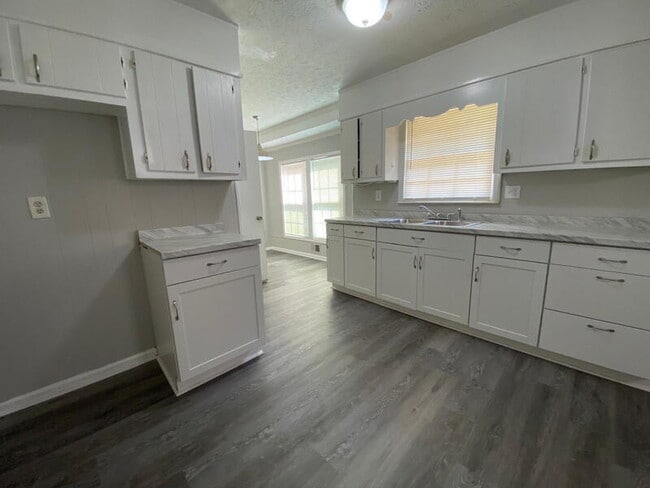 Building Photo - 1438 S Burnt Hickory Rd