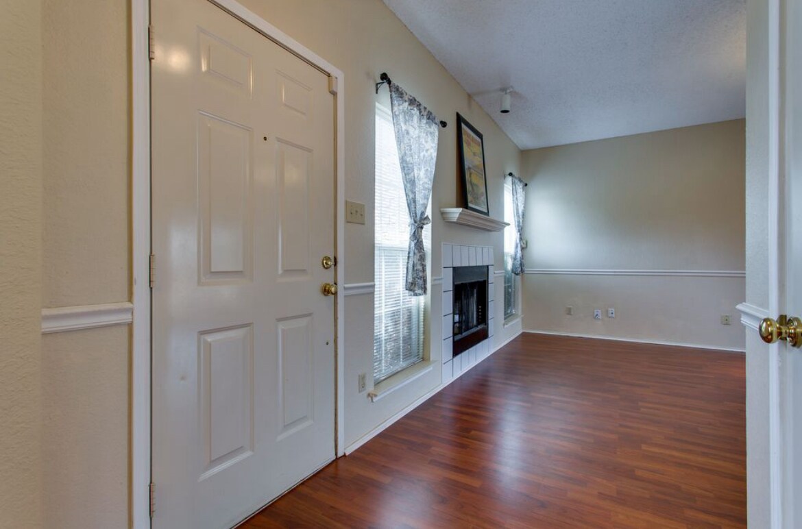 Building Photo - 807 Burr Oak Dr