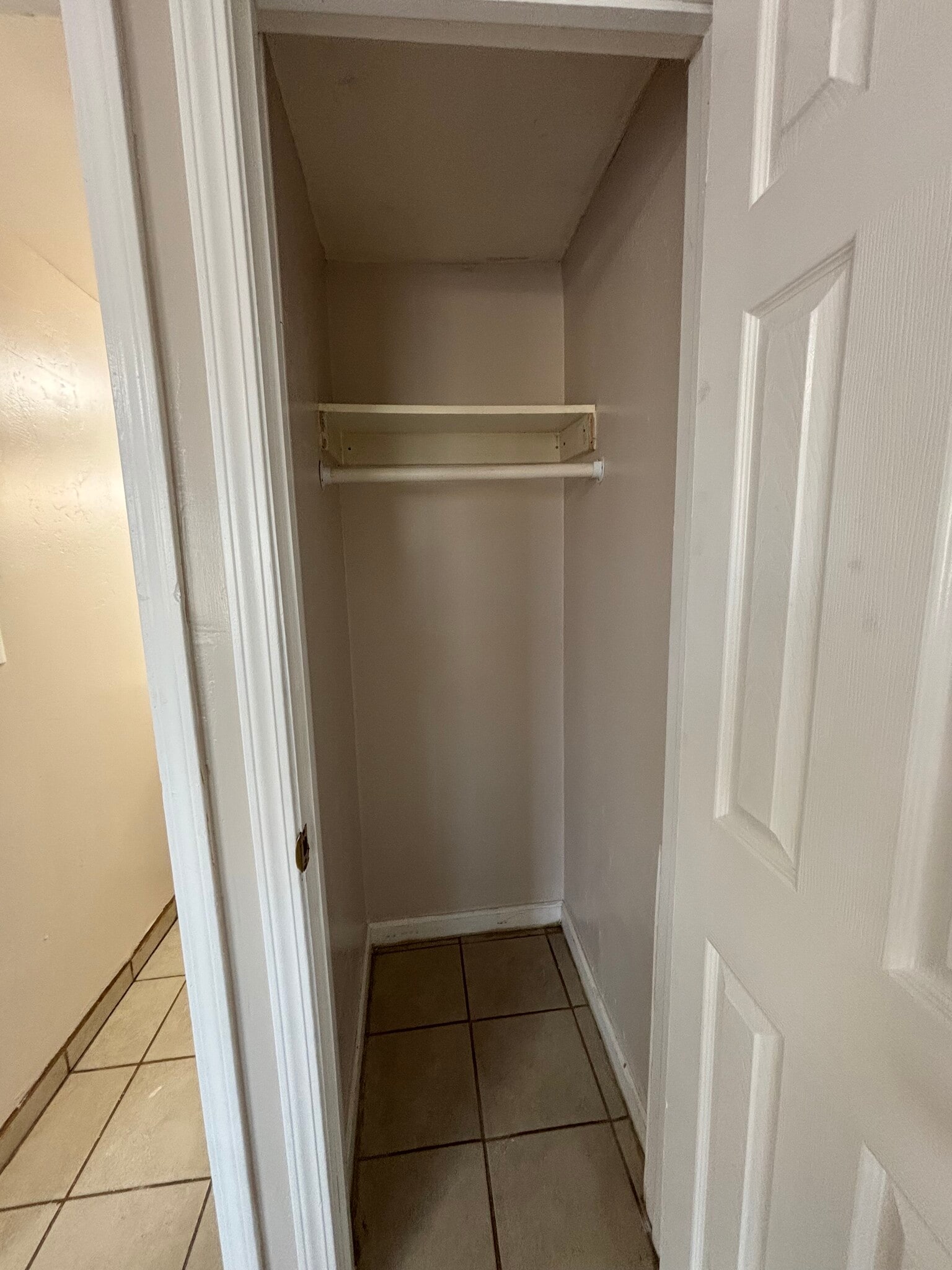 Building Photo - 304 Clyde St