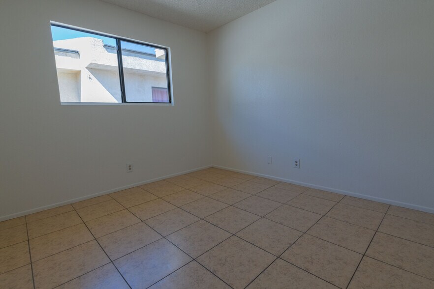 Building Photo - 33425 Wishing Well Trl