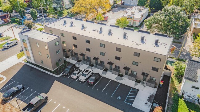 Building Photo - 901 Fulton St W