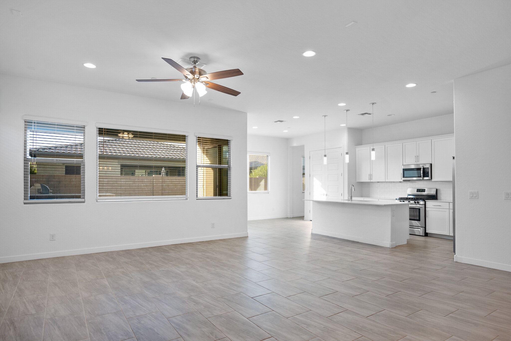 Building Photo - 9738 E Tiburon Ave