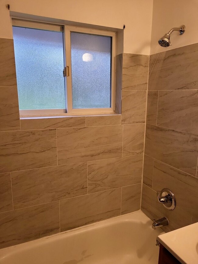 Building Photo - 2855 S Orcas St