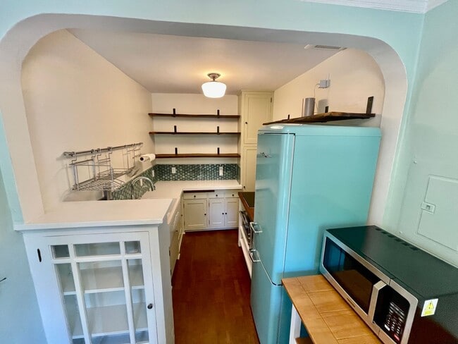 Building Photo - Charming Studio off NW 23rd - PRIME LOCATION!