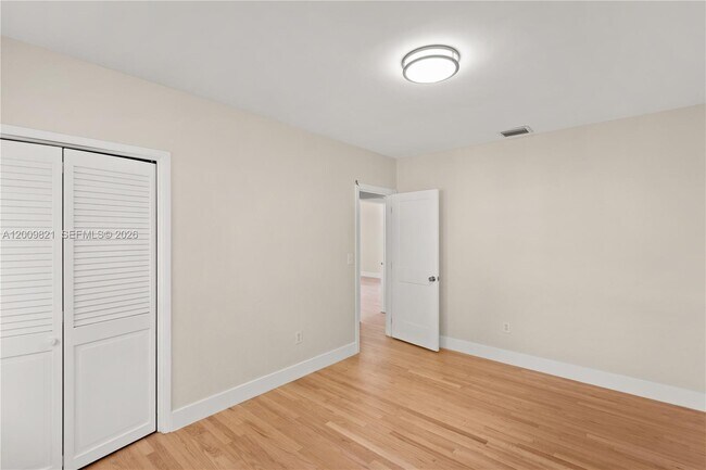 Building Photo - 5614 San Vicente St