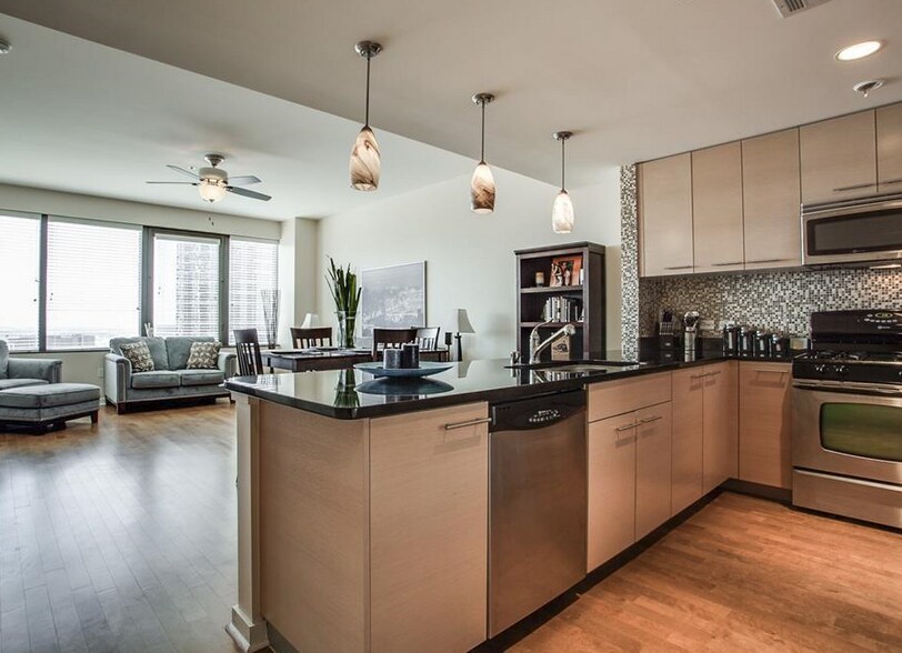 Building Photo - 1200 Main St