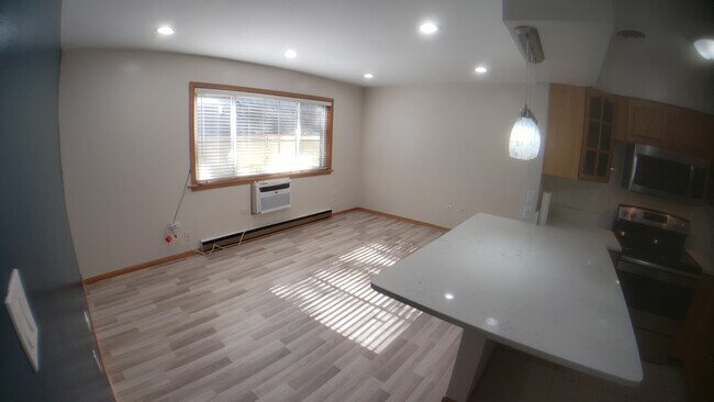 Building Photo - 1130 Dunlop Ave